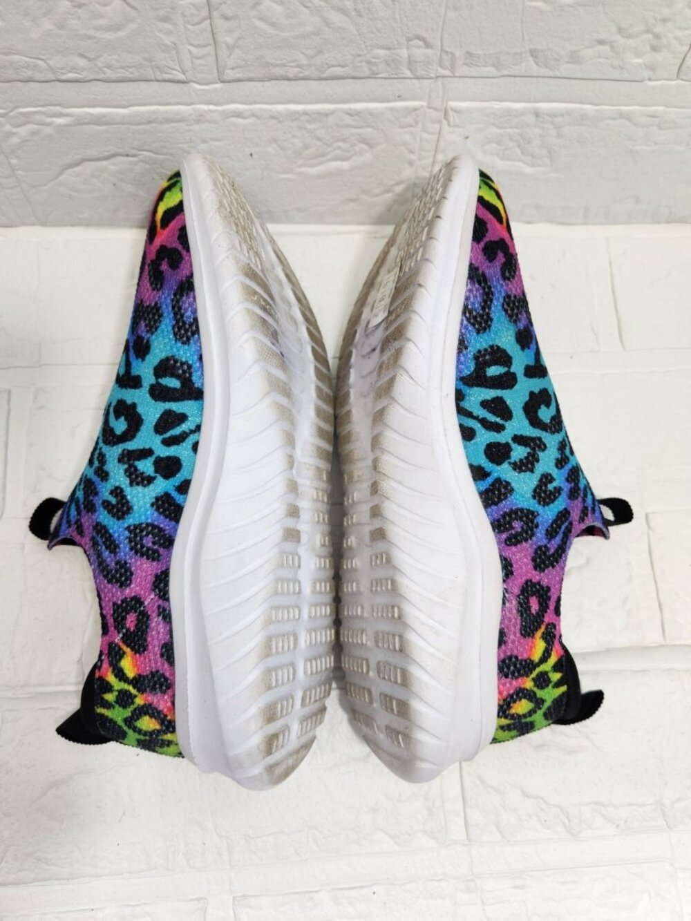 Skechers Ultra Flex 2.0 Safari Fresh Shoes Women Size 4 Slip On Leopard Memory - Picture 4 of 9